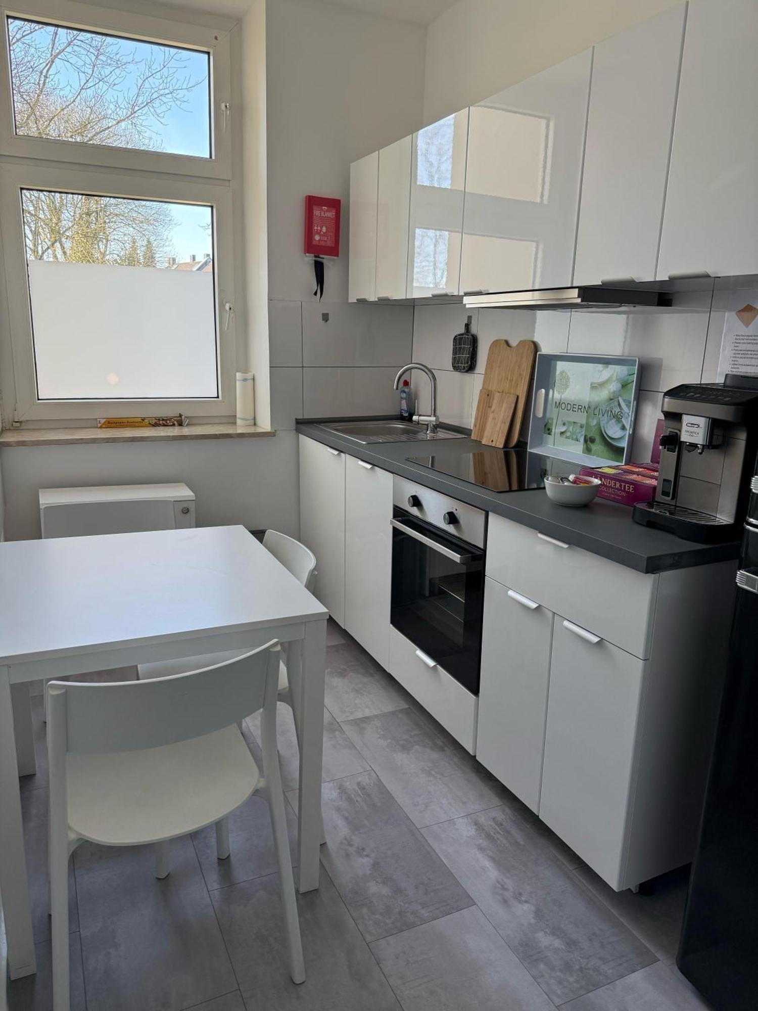 Freshly Renovated City Apartments Essen Kitchen Wifi Near Duesseldorf Airport Esterno foto